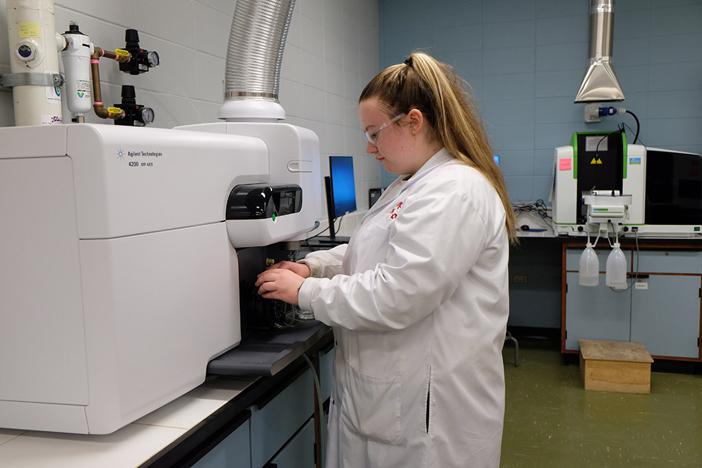 étudiant en chimie analytique cégep de Lévis