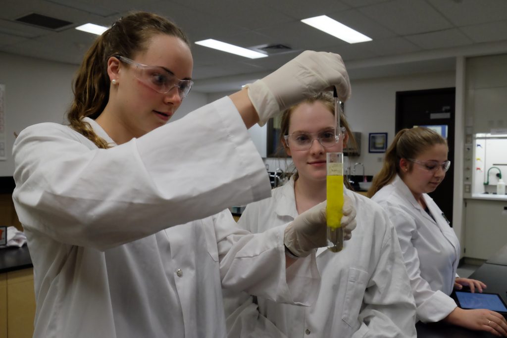 étudiant en chimie analytique cégep de Lévis