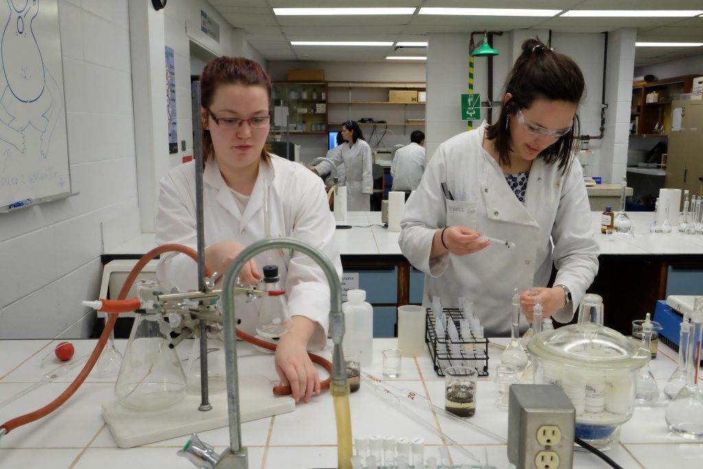 étudiant en chimie analytique cégep de Lévis