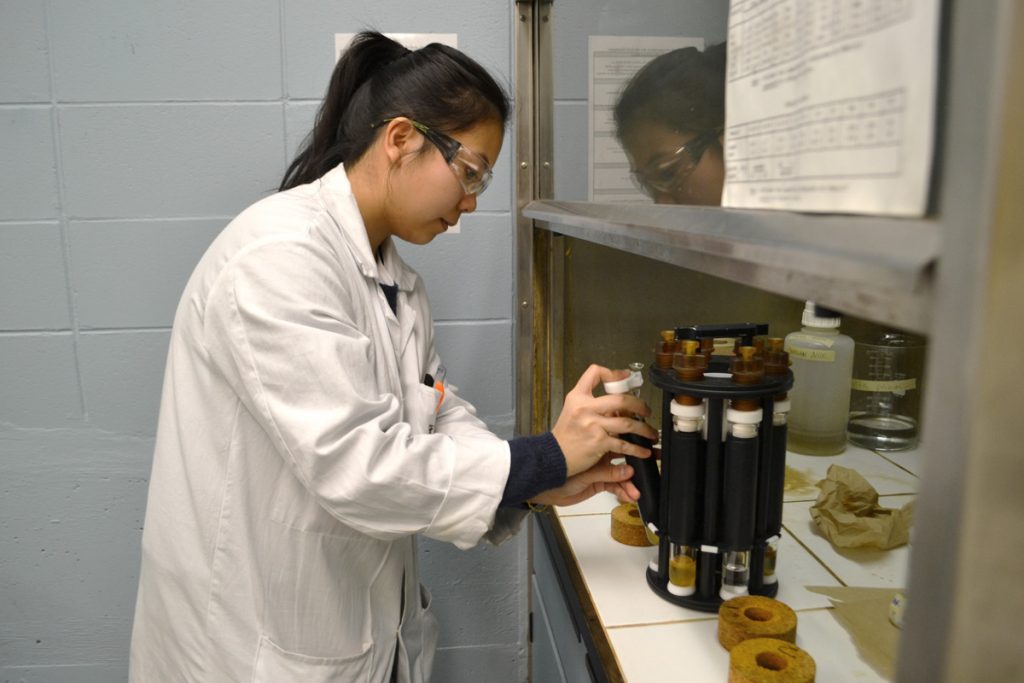 étudiant en chimie analytique cégep de Lévis