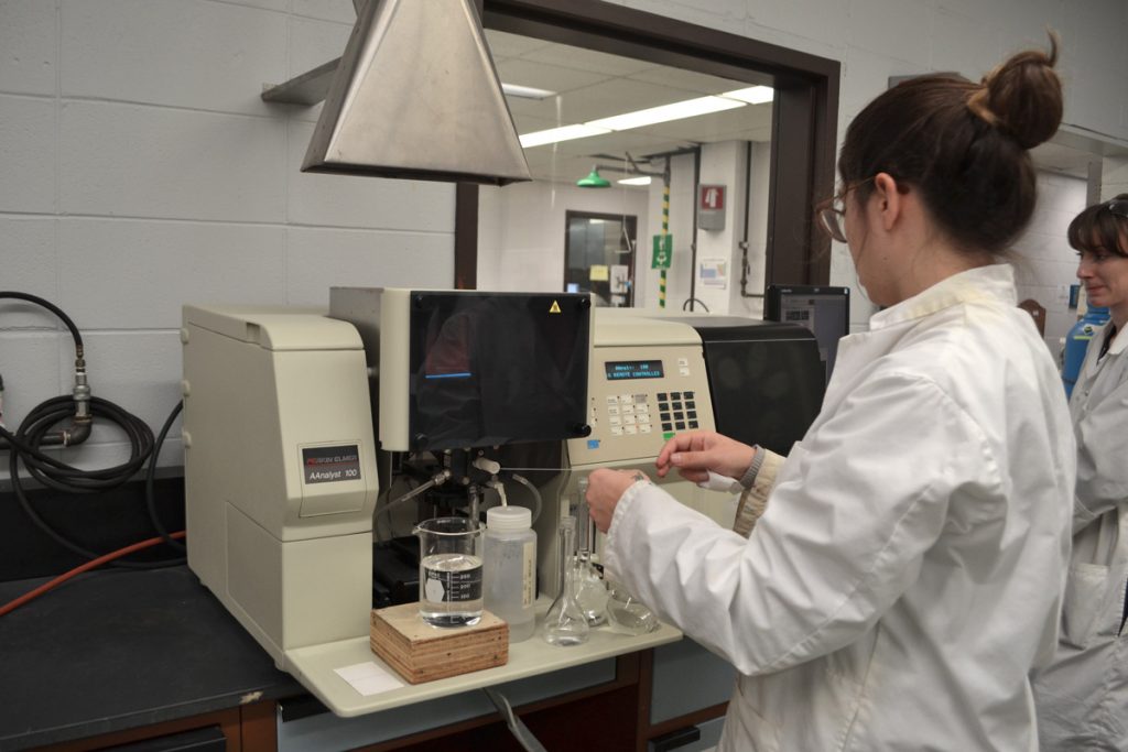 étudiant en chimie analytique cégep de Lévis