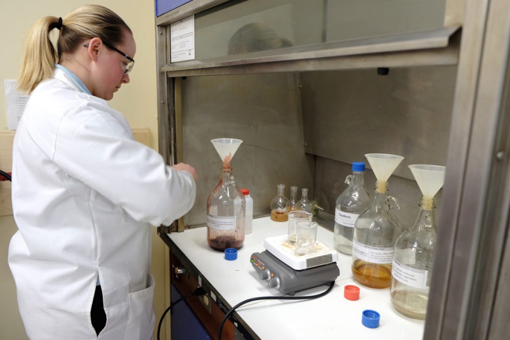 étudiant en chimie analytique cégep de Lévis