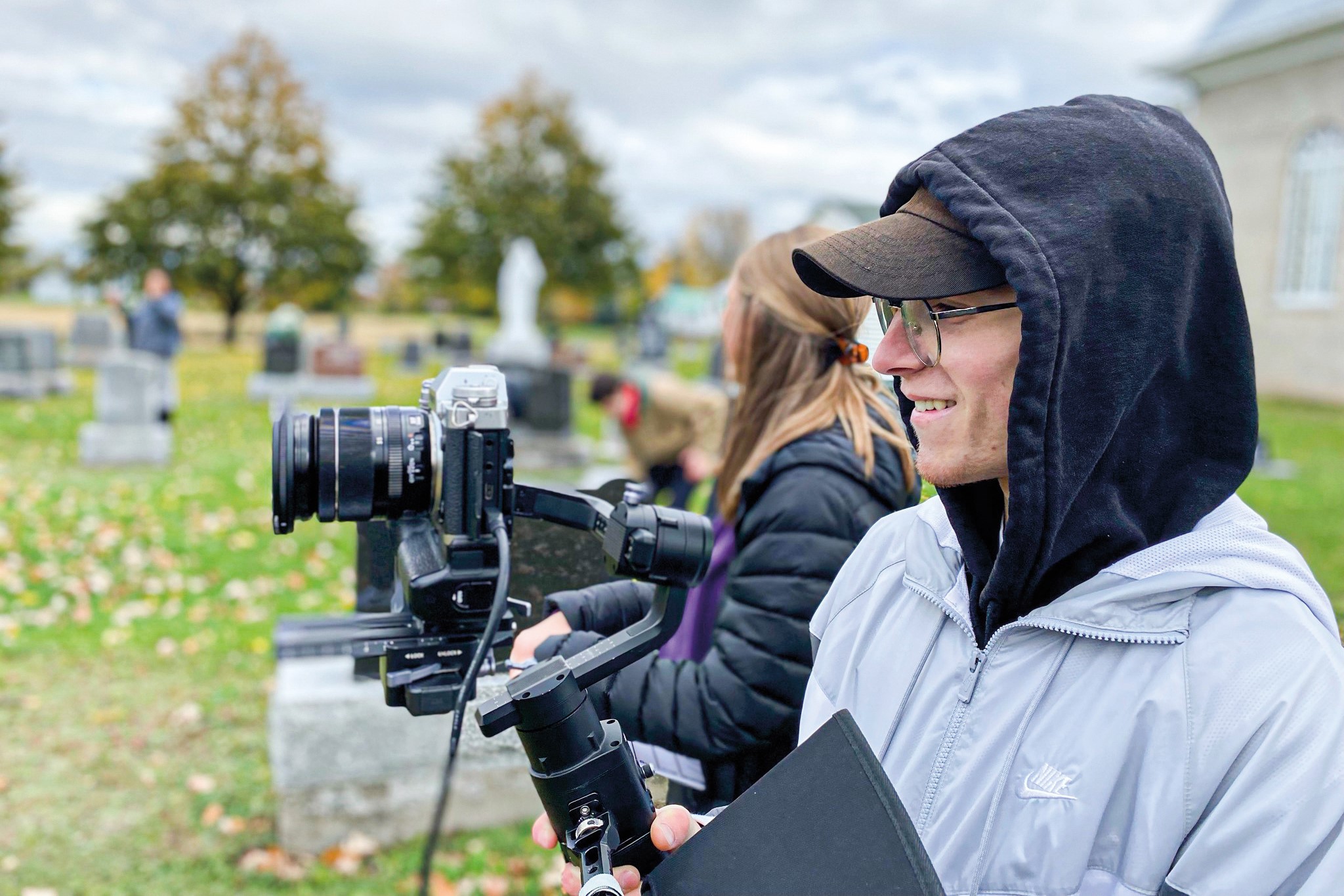 Des étudiants du Cégep de Lévis en tournage extérieur.